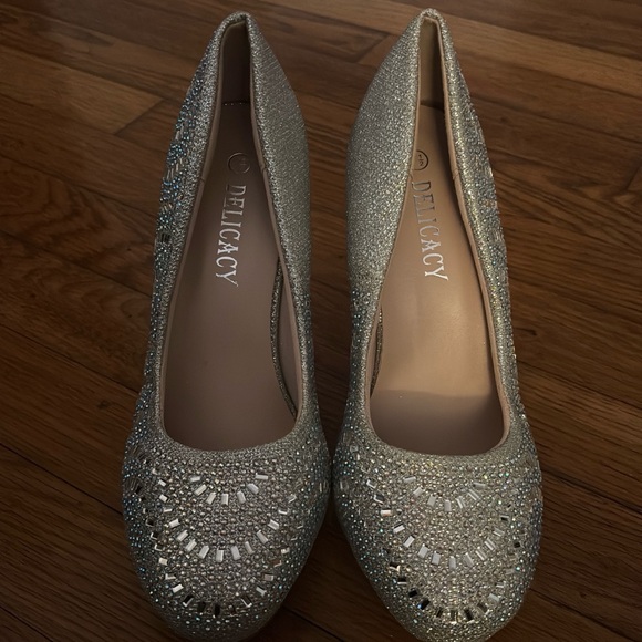 Delicacy Glittering Silver Pumps - Picture 5 of 5
